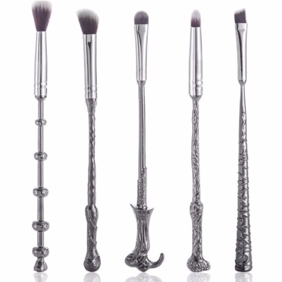 Harry Potter Wand 5 Piece Makeup Brush Set - Picture 3 of 13